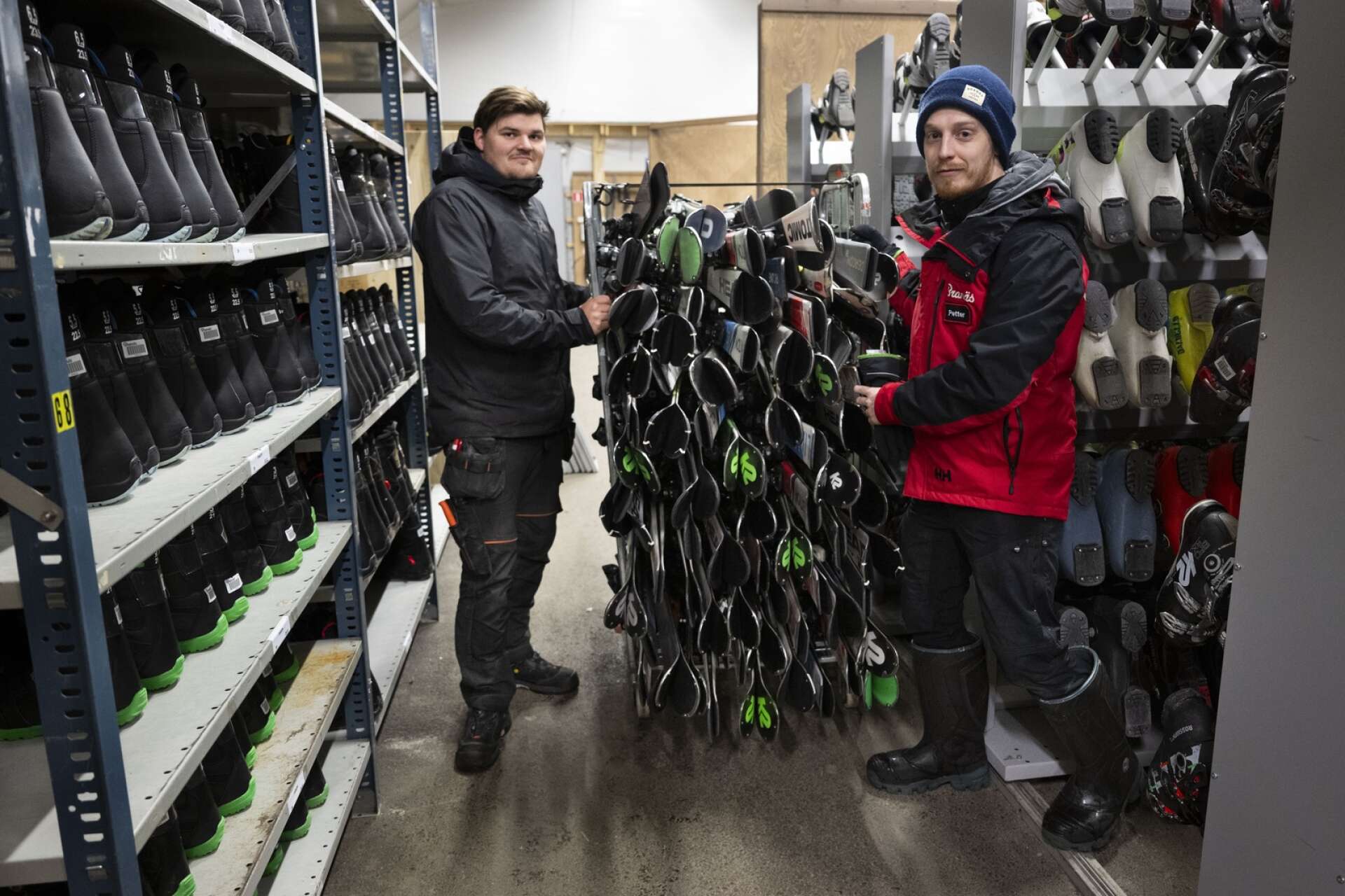 Jeppe Høstrup och Petter Johansson förbereder säsongen i skidshoppen på Branäsberget.