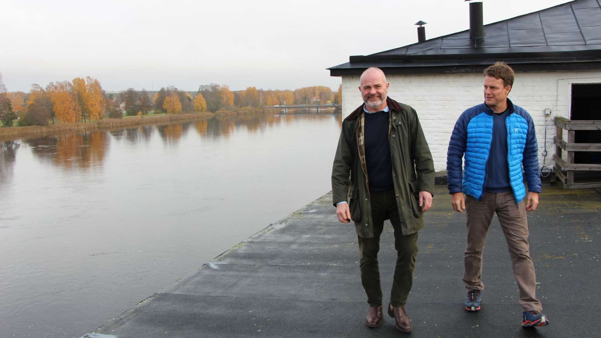 Björn Carlsson och Niklas Gustavsson vill bygga nya bostäder på deras tre tomter med älvläge på Tormestad.