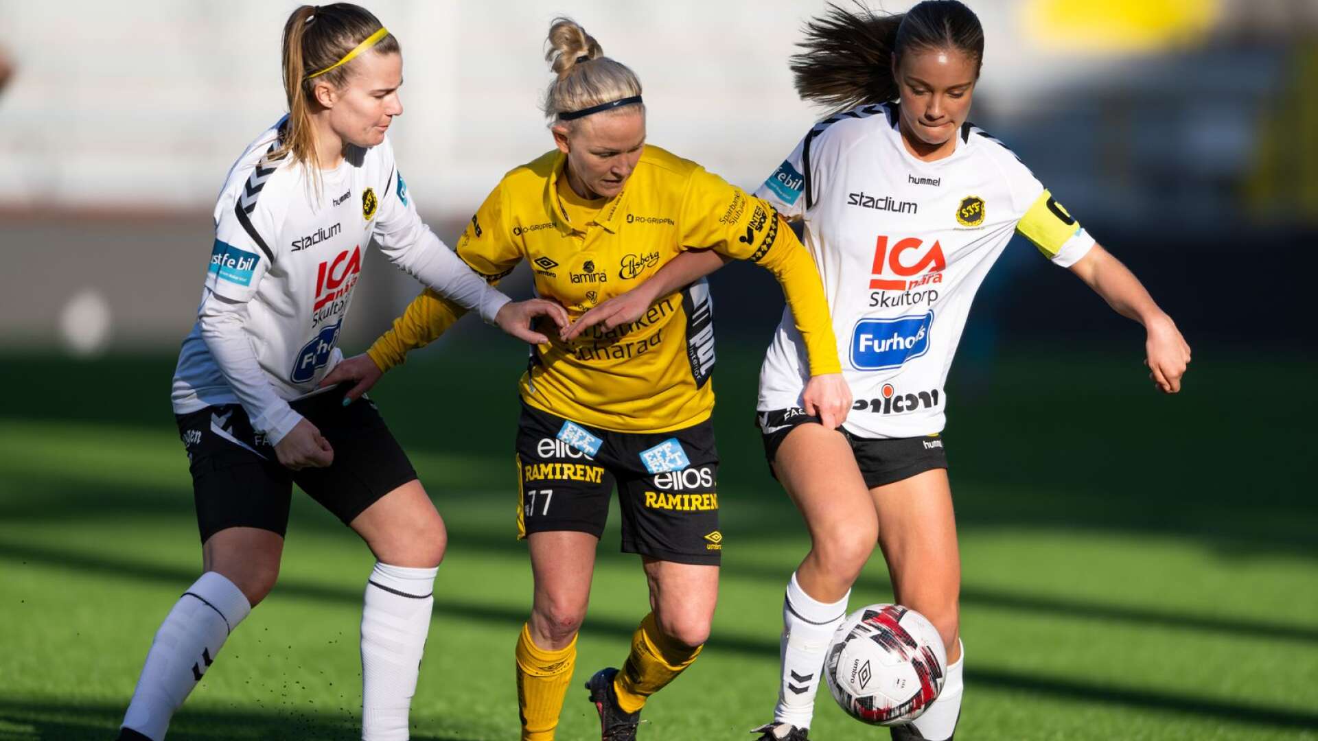 Amanda Johansson och Ebba Kindbom i helgens DM-match mot Elfsborg. SIF föll med 0–3, men båda lagen gick vidare i DM.