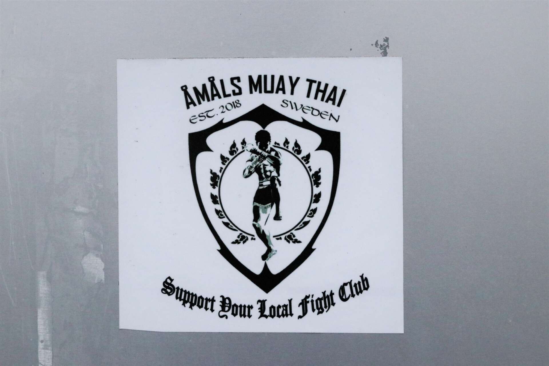 Åmåls Muay Thai håller till i en tidigare industrilokal på Västra Bangatan.