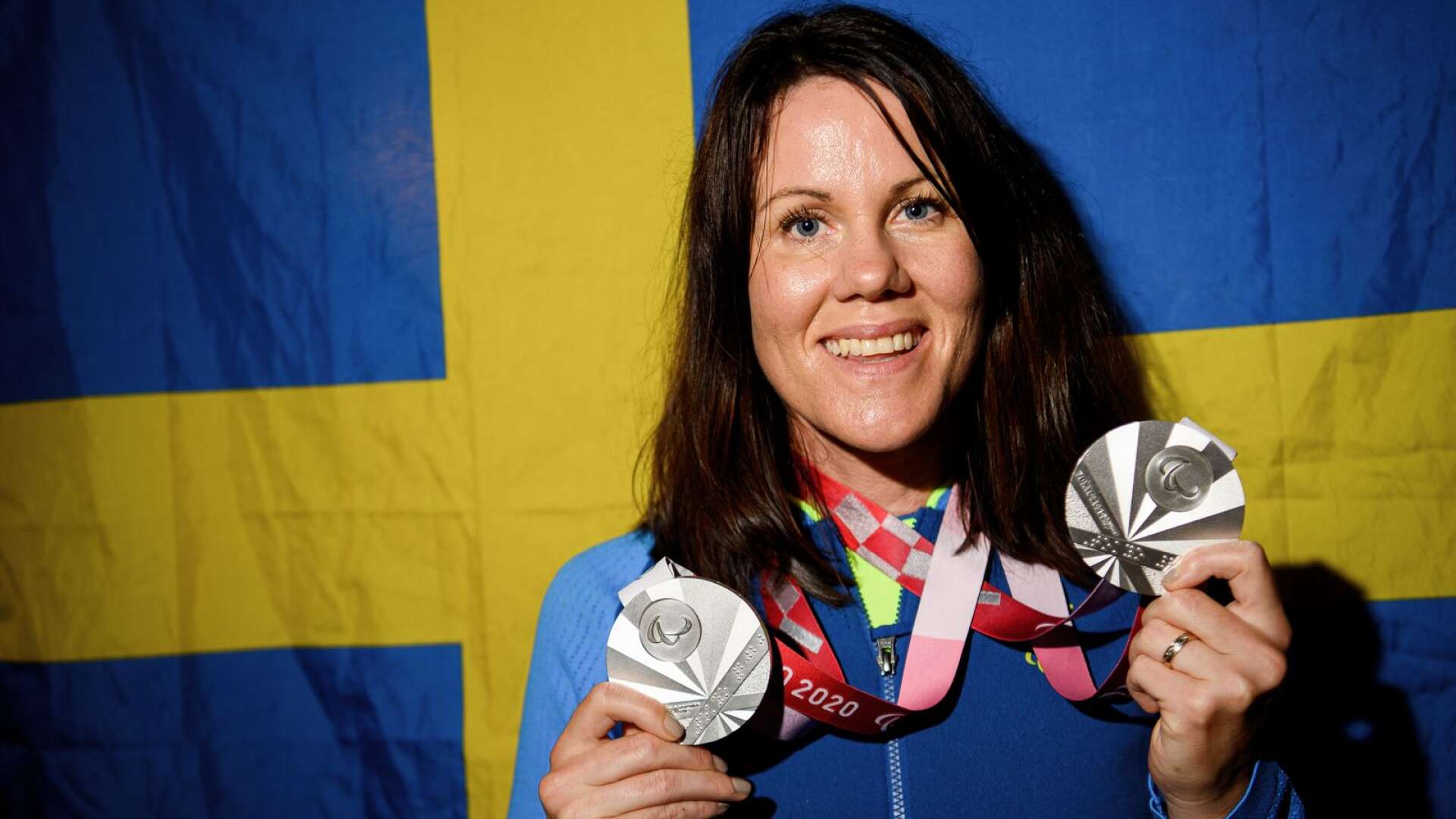 Anna Beck med sina medaljer från Paralympics.