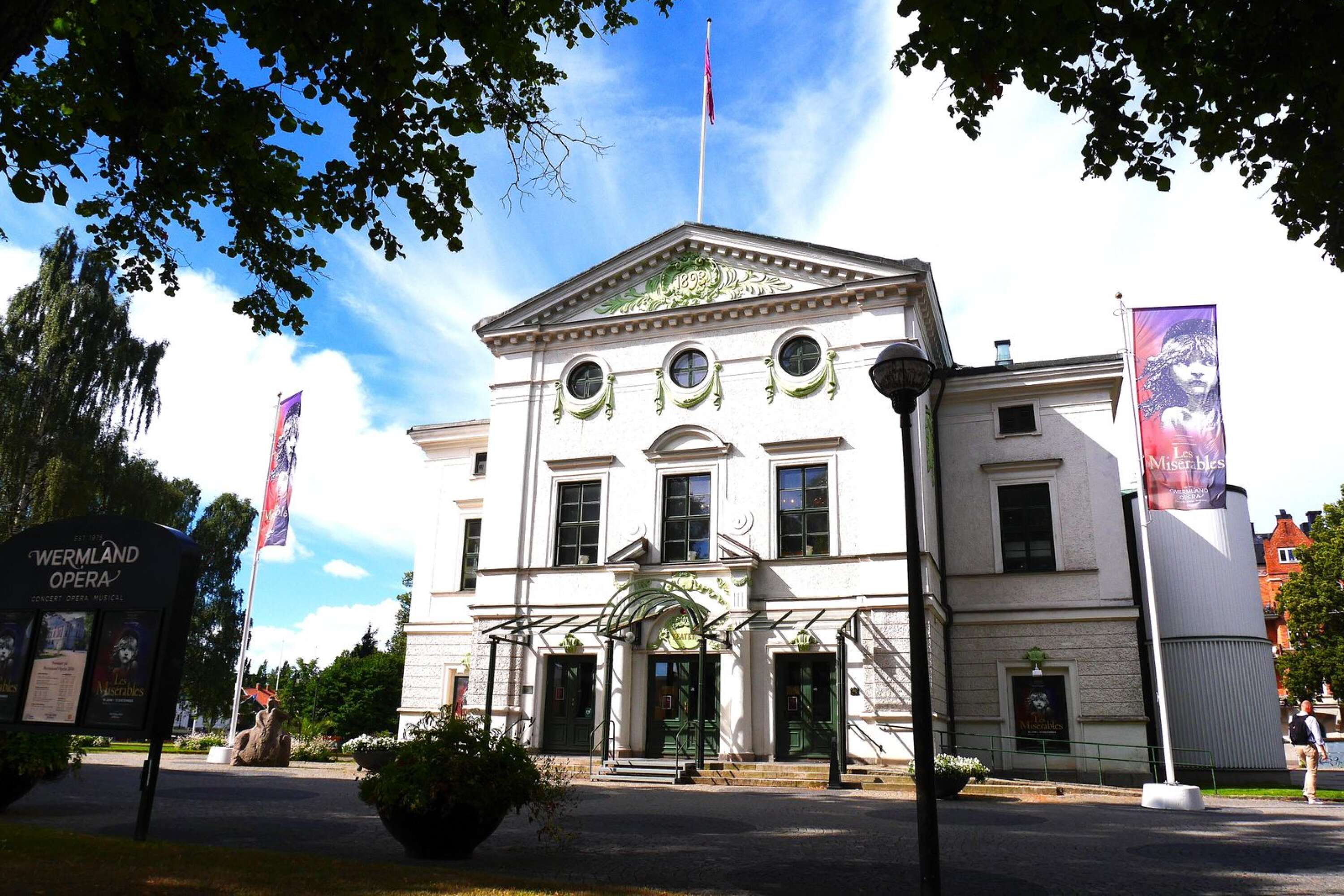 Karlstads kommun betalade 30 000 kronor till företaget för arbeten utförda på Värmlandsoperan.