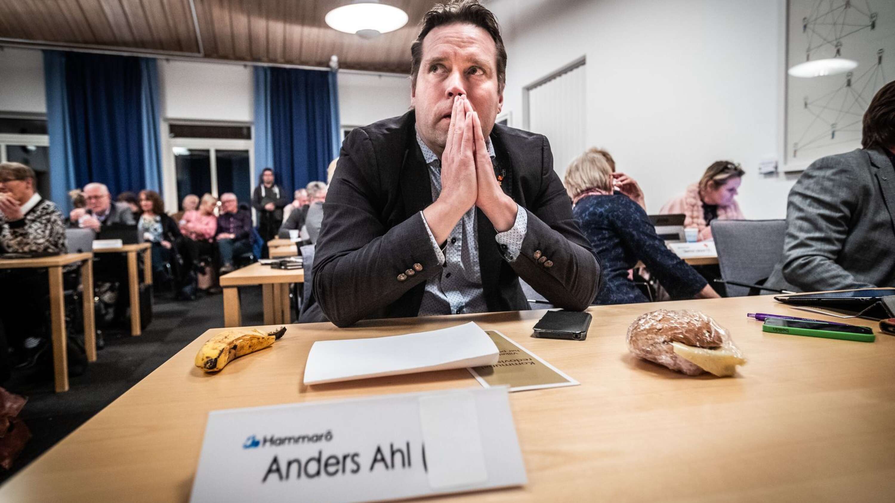 Tidigare Sverigedemokraten Anders Ahl (-) tar plats i kommunstyrelsen.