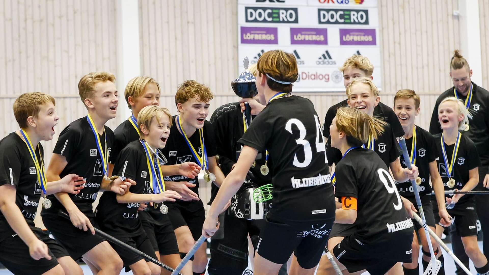 Hultsberg 1 och Hultsberg 2 möttes i finalen av Lilla VM, delade på guld och silver, och firade tillsammans.