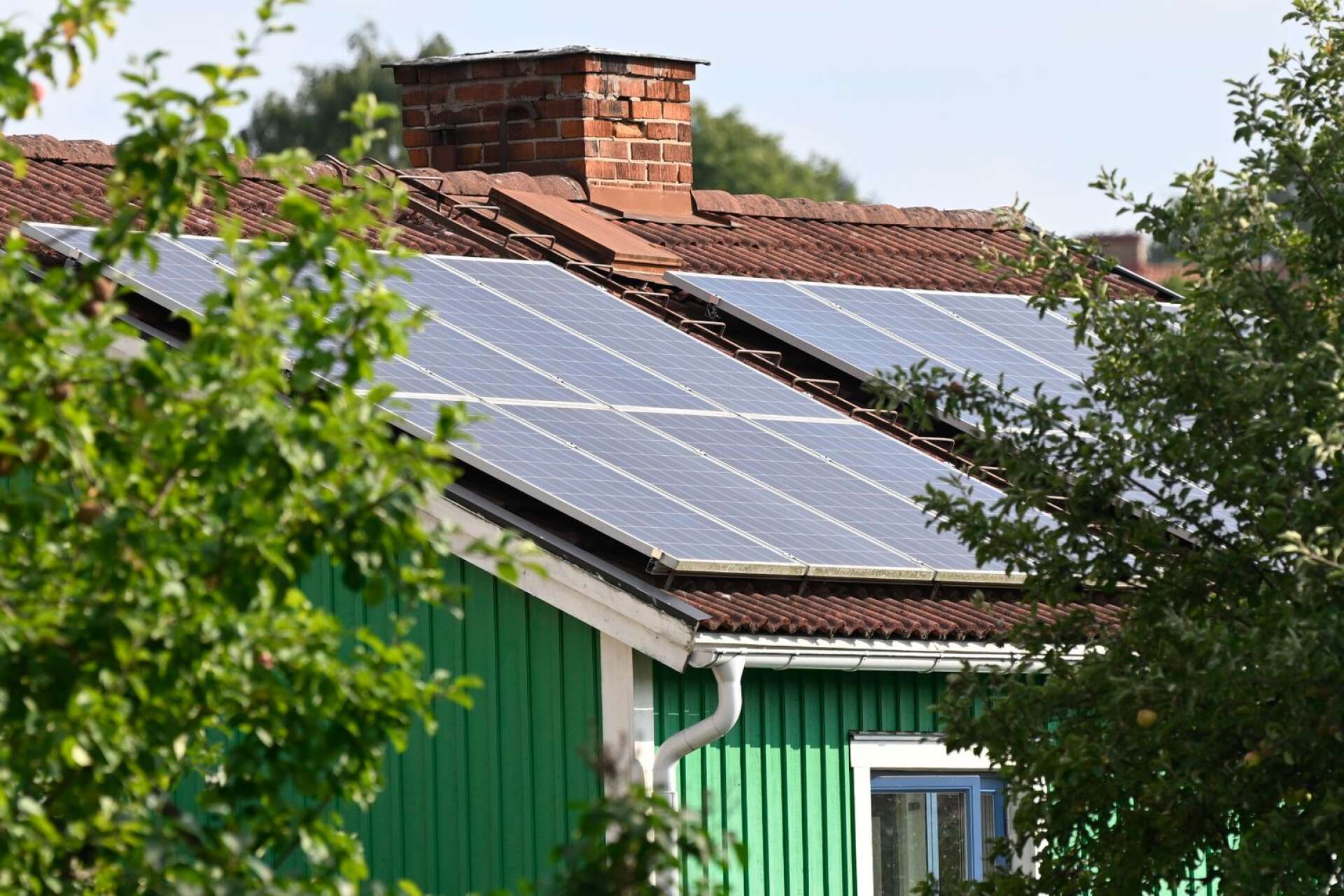 Många funderar på att installera solceller i tider av skenande elpriser.