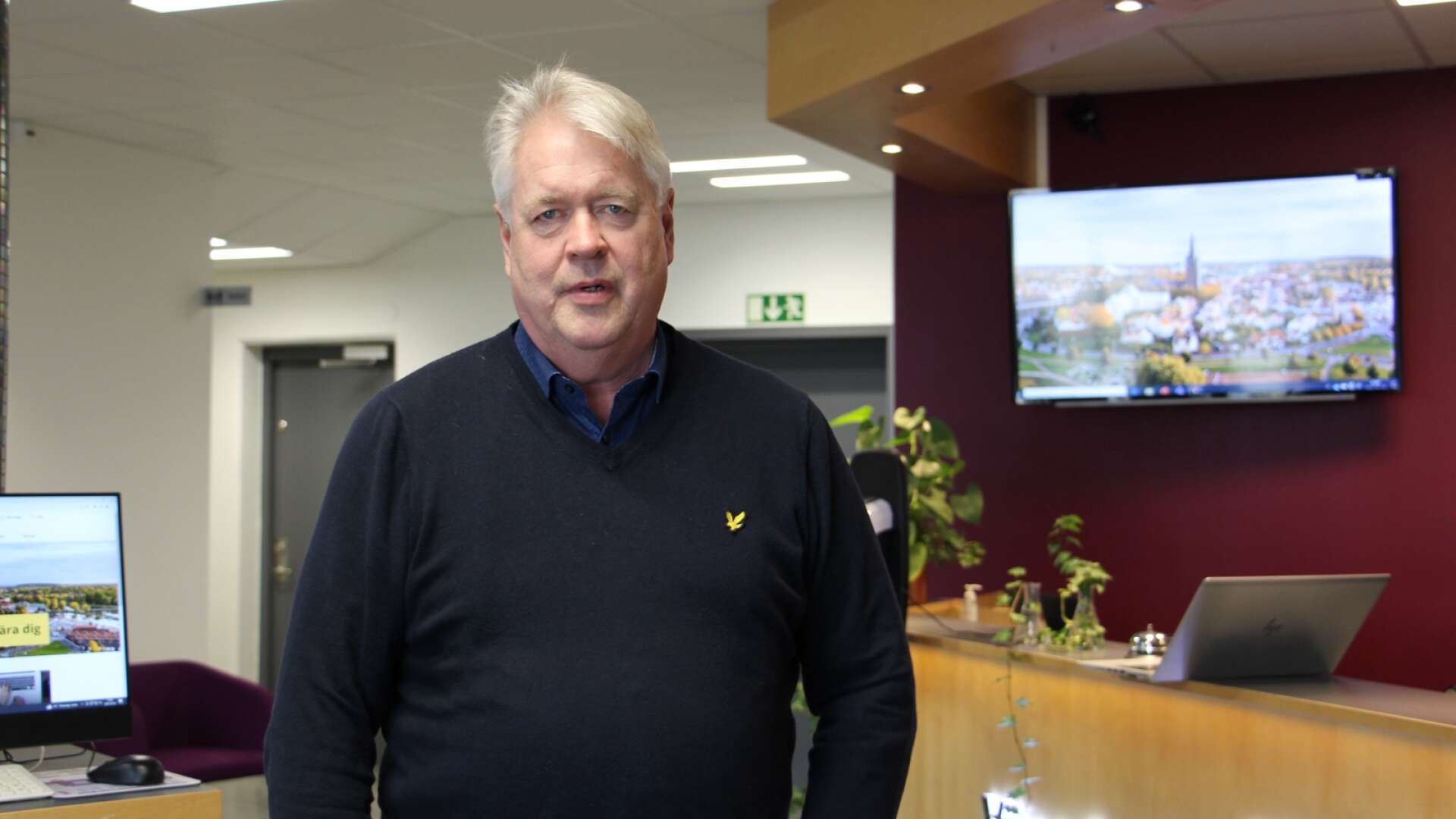 Rolf Åkesson har sagts upp från jobbet som vd på Vänerenergi. 