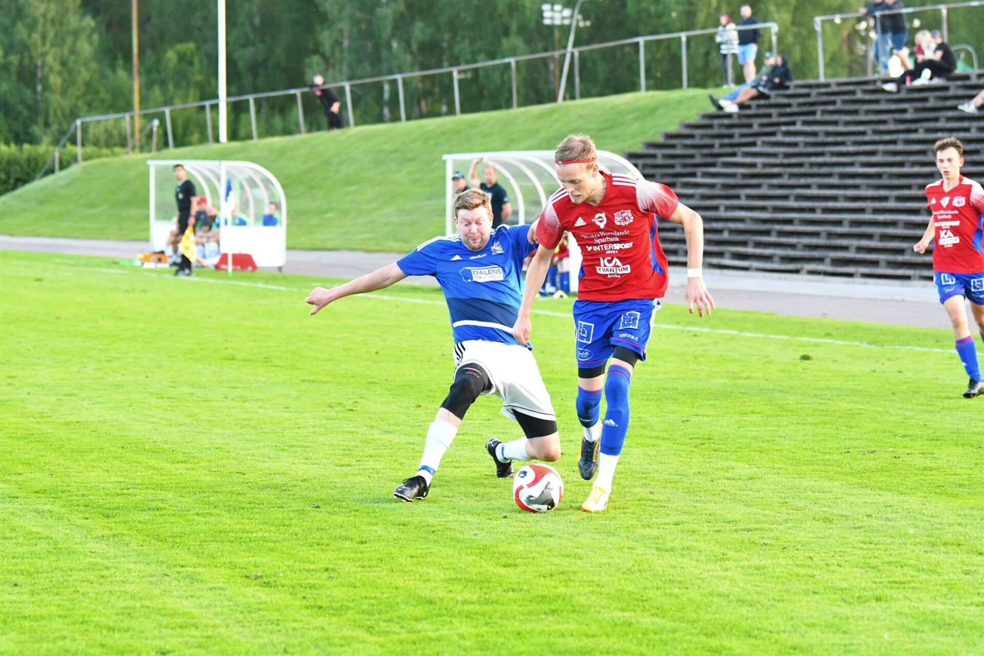 Arvika U och Värmskog utmanade varandra i ett derby med flera målchanser. Peter Ek stod för Arvikas tredje mål i matchen. 
