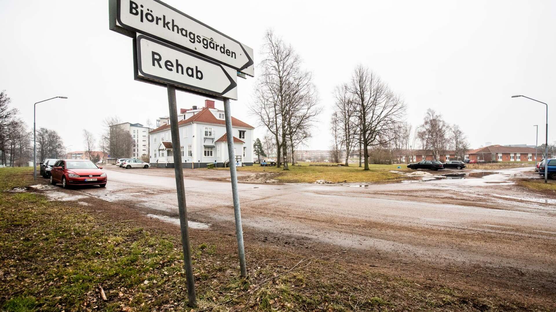 Fastigheten som Hammaröbostäder har sålt ligger mellan Ängvillan och Björkhagsgården.