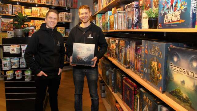 Vännerna Johan Oscarson och Johannes Aspeby driver butiken som de själva tyckt har saknats i Skövde.