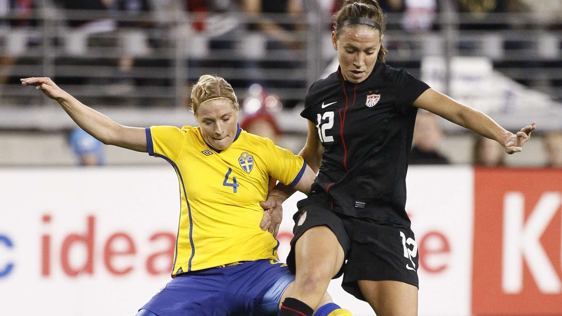 Annica Barsley, tidigare Svensson, har tidigare spelat i det svenska damlandslaget. Arkivbild från 2011 då Sverige mötte USA. 