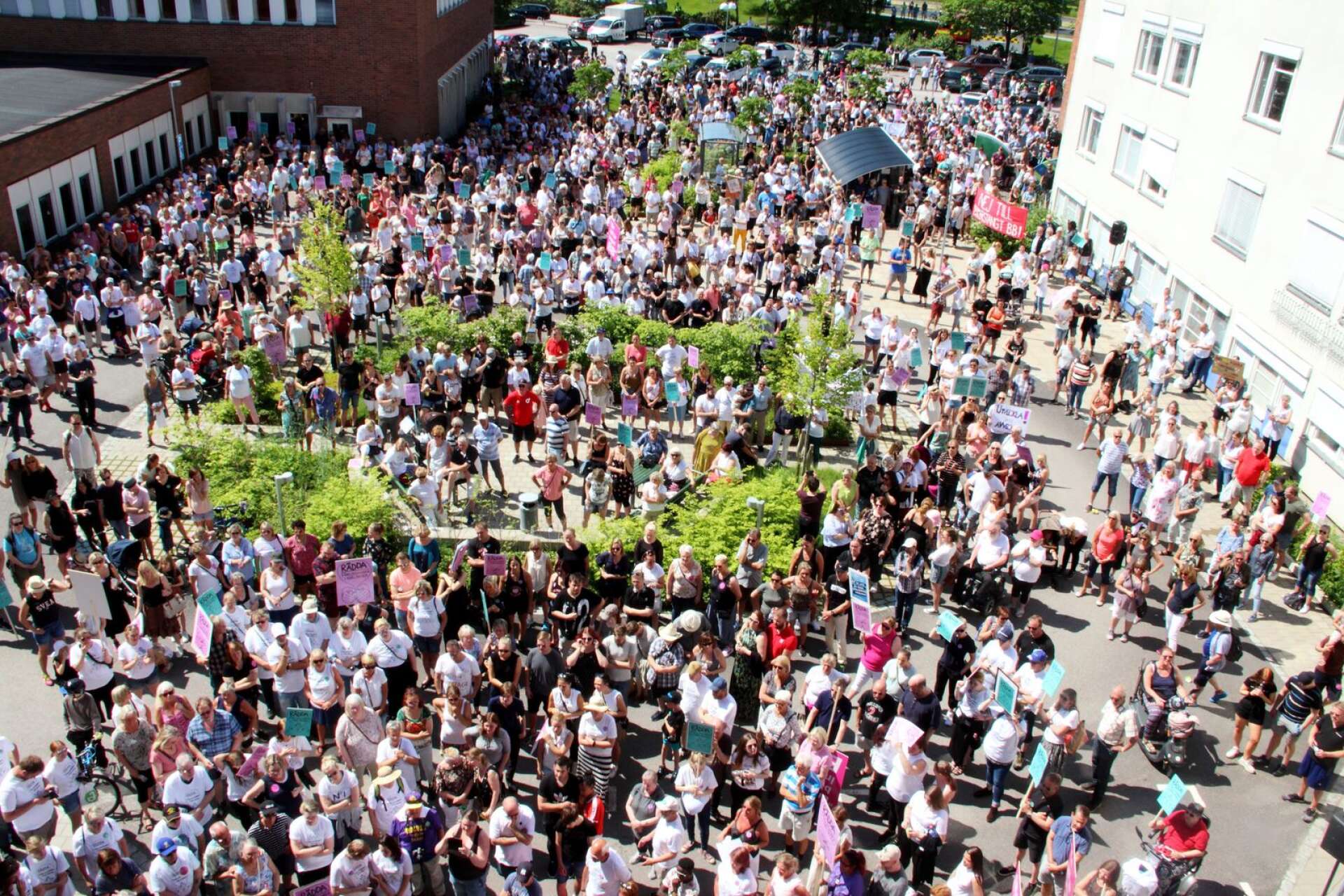 Demonstration mot nedläggningen av förlossningsavdelningen i Karlskoga
