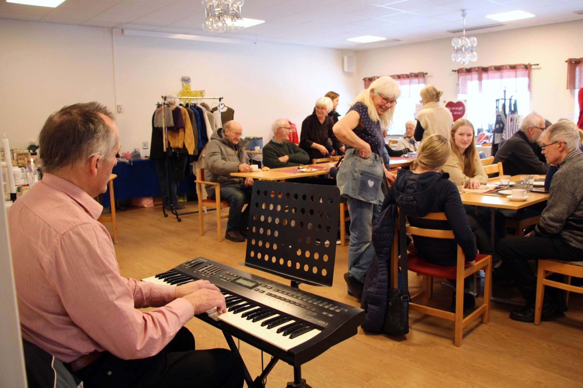 På hantverksdagen bjöds det även på musikunderhållning av Dag Gustavsson.