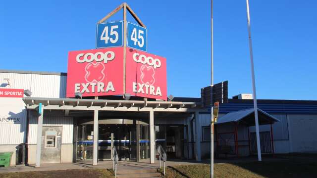 Den stora ljusskylten till Coop Extras butik i Säffle har totalförstörts./ARKIVBILD