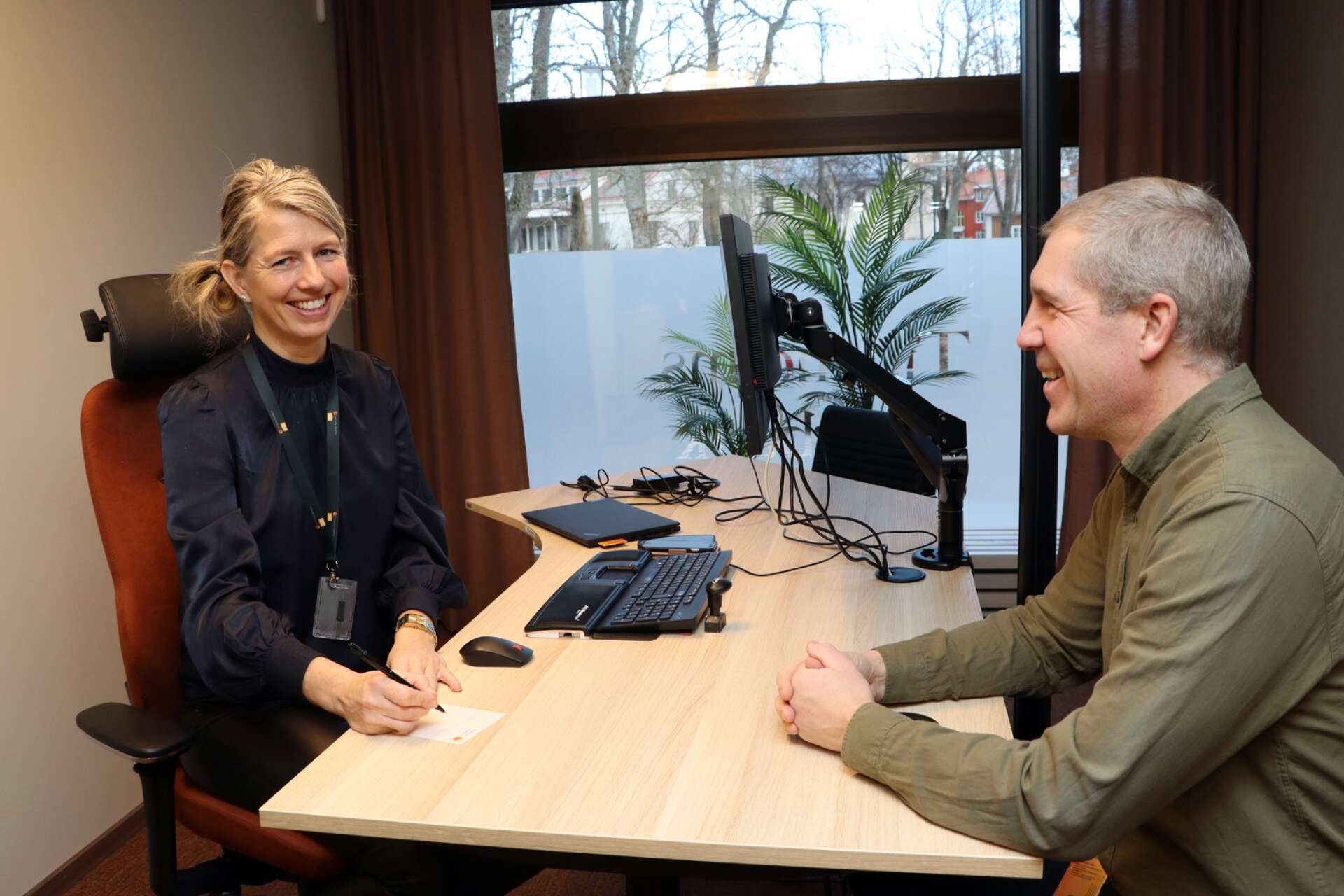 Företagsrådgivaren Elisabeth Indebetou tillsammans med kontorschefen/företagsrådgivaren Michael Swärd. 