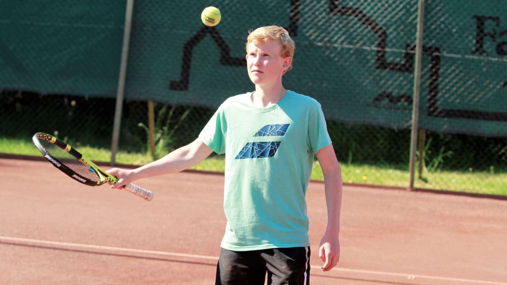 Kristinehamns tennisklubbs Bruno Johansson jagar en titel i Båstad. 