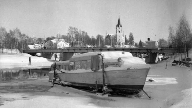 Kavaljeren II vinterupplagd i Sundet 1953.