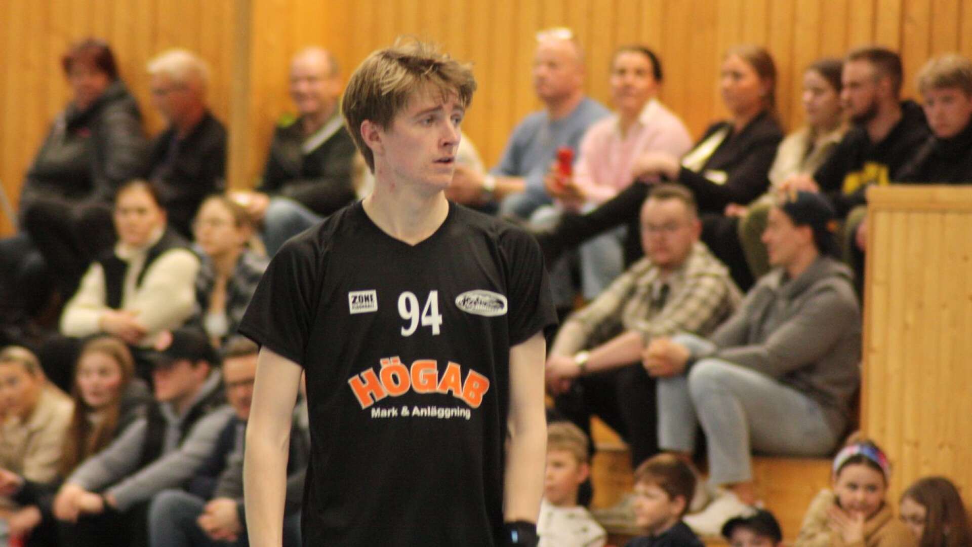Tremålsskytten André Bergman besviken efter förlusten i kvalmatchen hemma i Gärdeshallen.