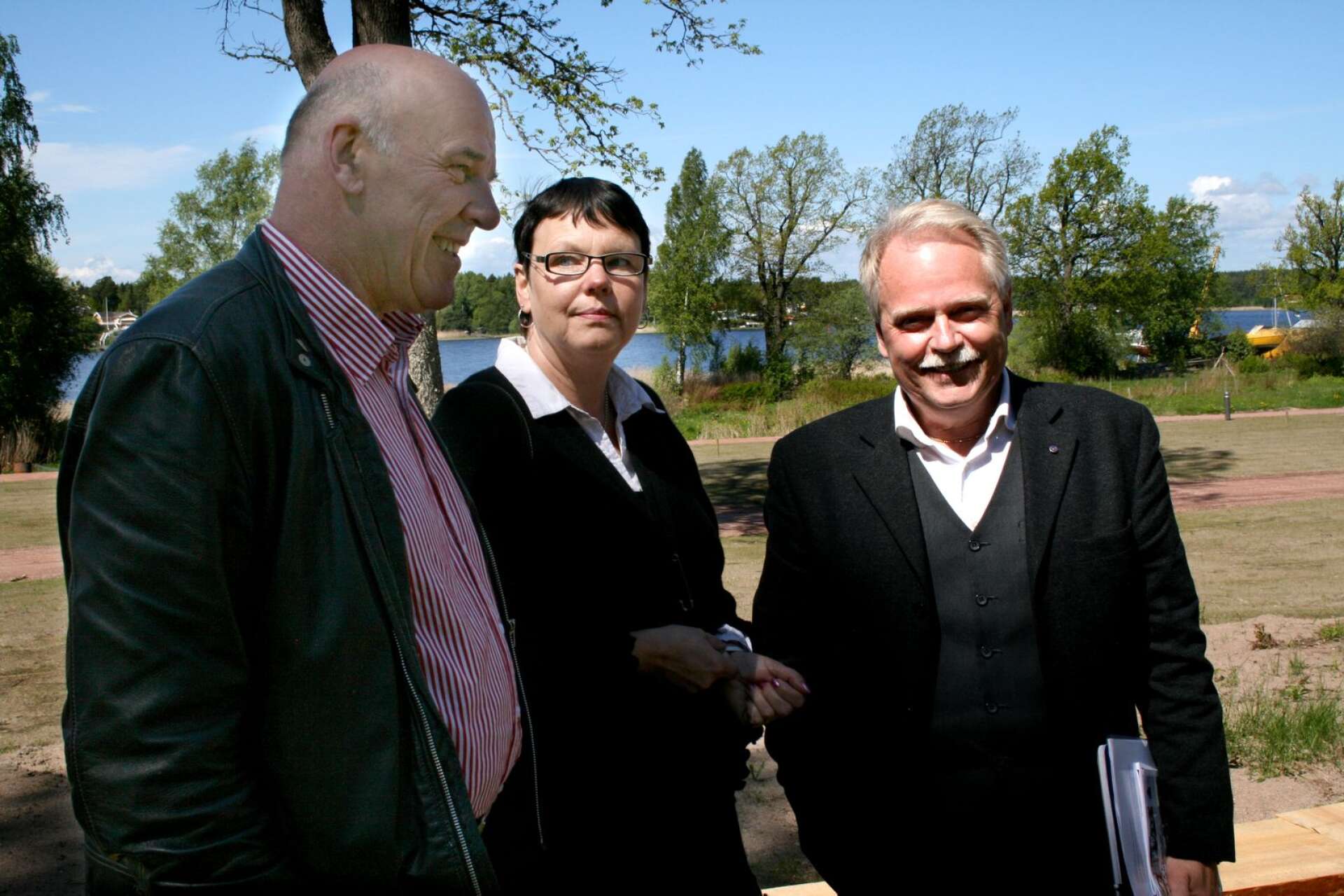 Dåvarande kommunpolitikerna Bosse Pettersson, Eva WennStröm och Christer Fransson deltog när campingaffären presenterades