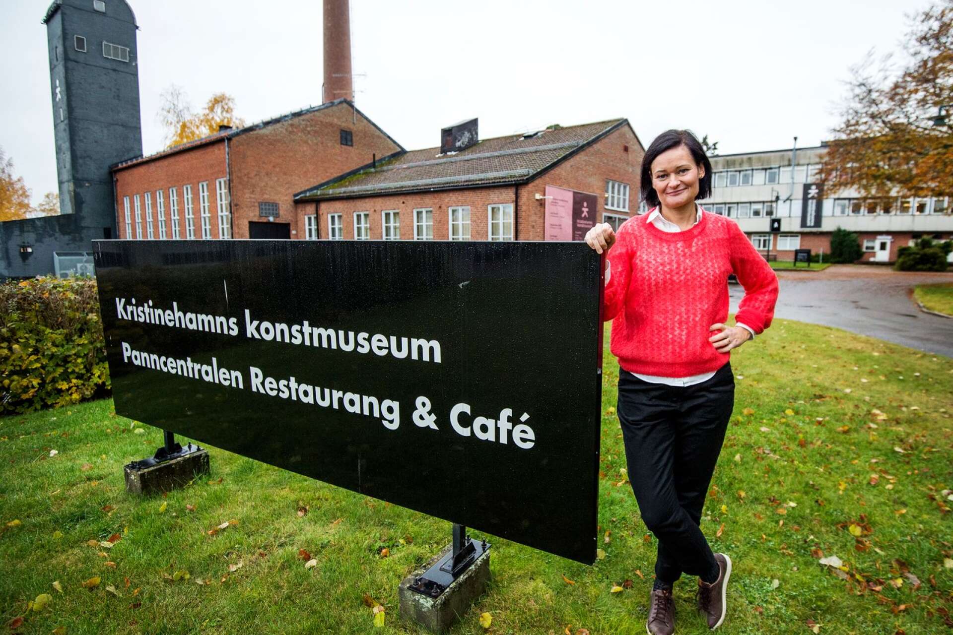 &quot;Vi får försöka jobba så effektivt som möjligt med det lilla vi har&quot;, säger Maria Lobell om framtiden på Kristinehamns konstmuseum. 