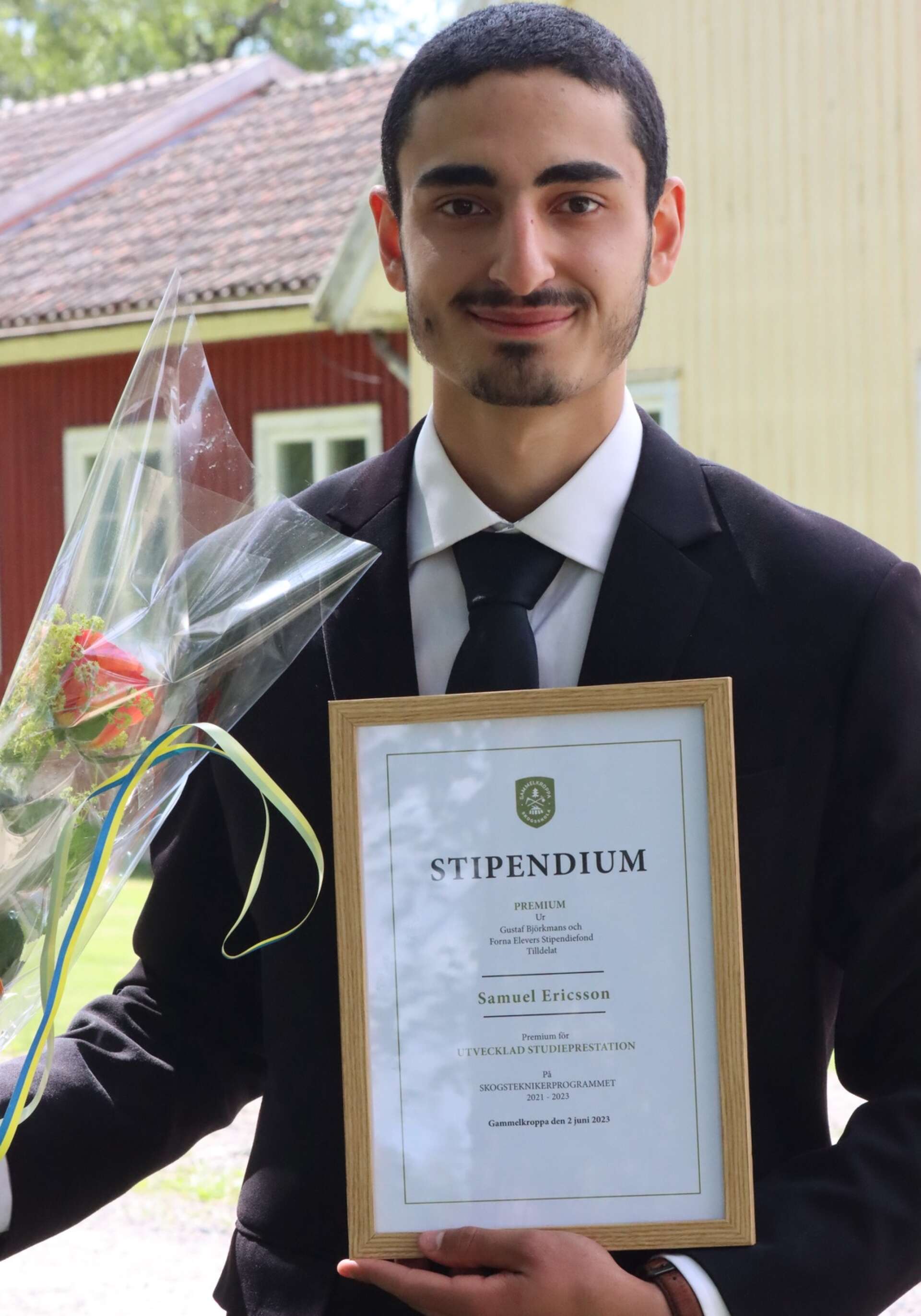 Gammelkroppa skogsskola hade sin examen för skogsteknikerna under fredagen. Samuel Ericsson från Filipstad var en av dem som tog examen.