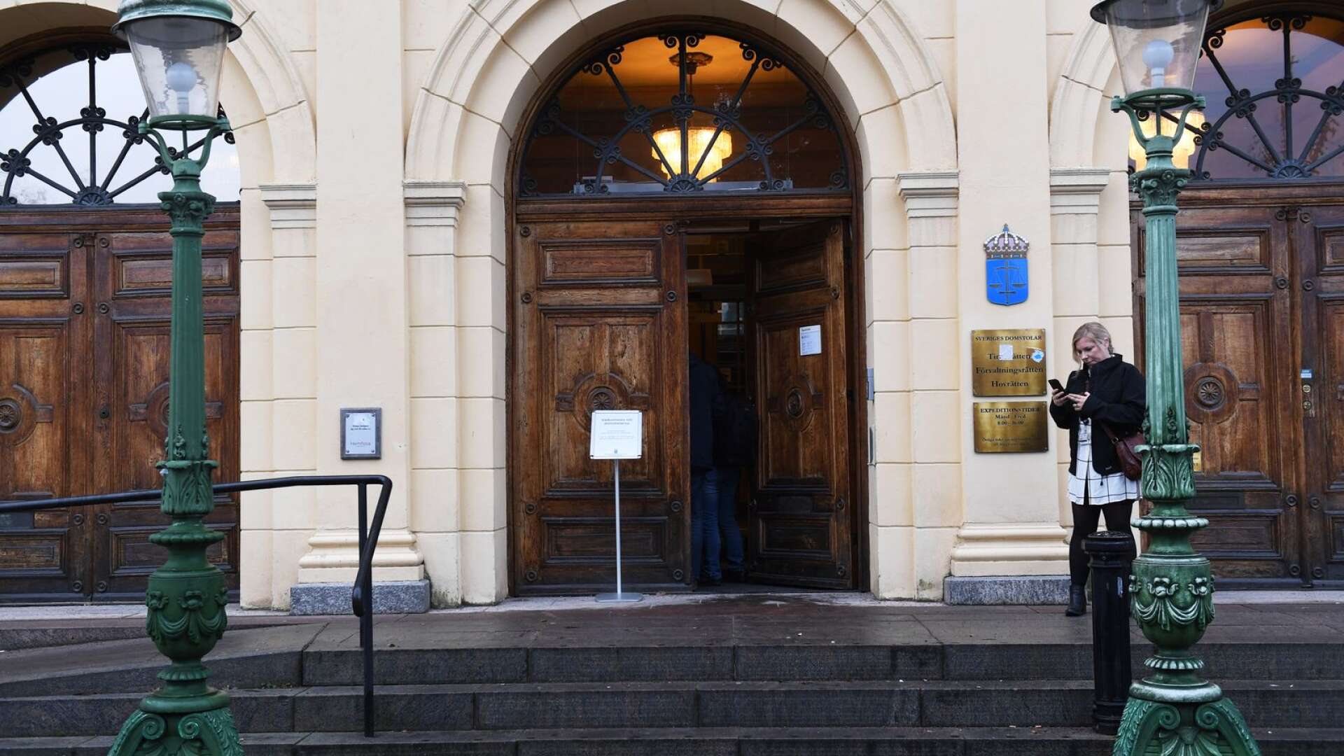 Senast dök den kända svenska artisten inte upp till rättegången i Värmlands tingsrätt, men nu ett par år senare är han återigen misstänkt för narkotikabrott. 