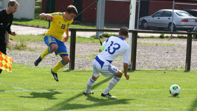 2013 spelade det svenska P15-landslaget mot Finland på Örnäsvallen. Gustav Eriksson Söderström har passat bollen och hoppar undan en tackling från finske backen Joonas Sundman. 21–27 september spelas det P18-landskamper i Mellerud.