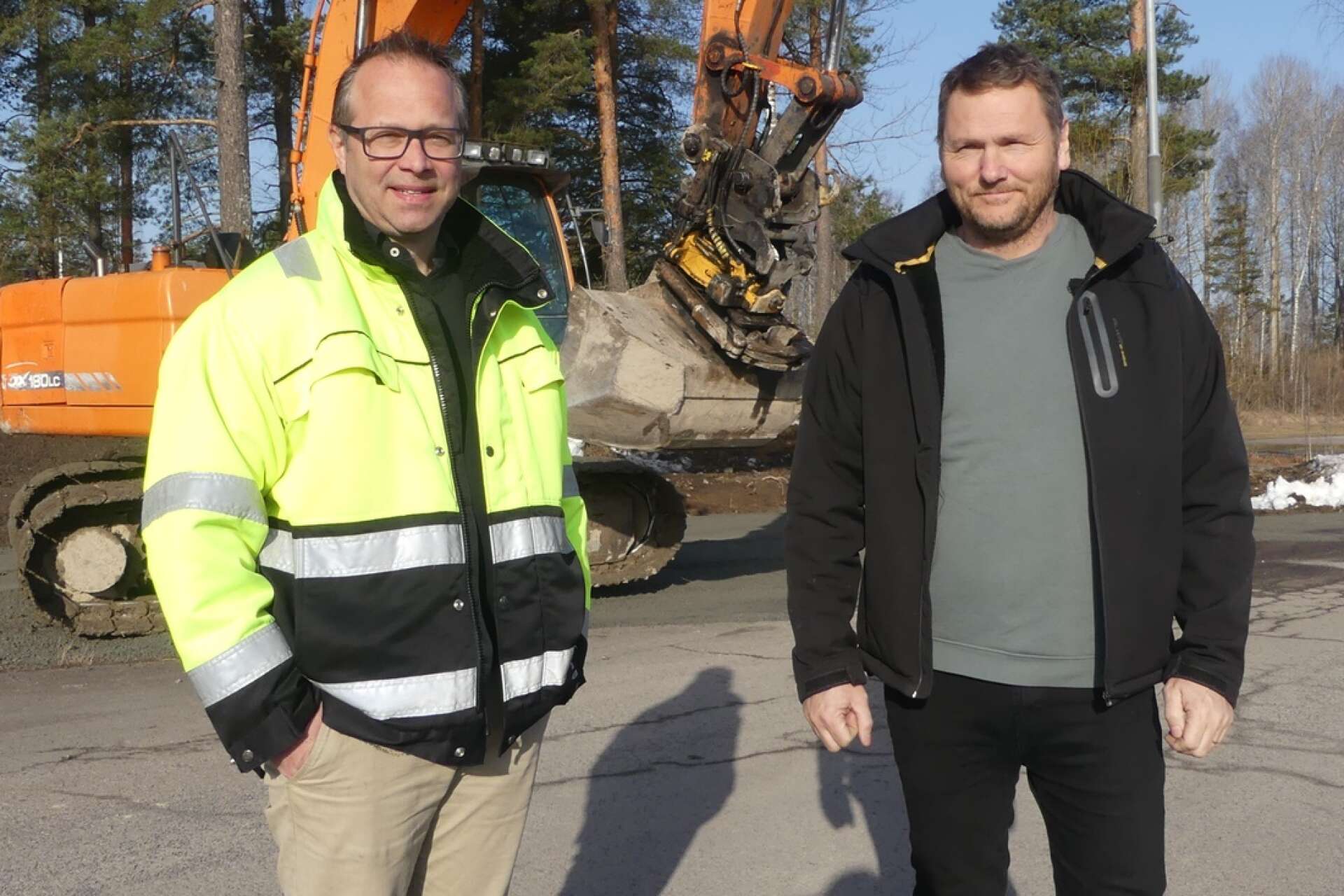 Verkstadsbolaget i Säffle bygger ut fabriken med 1600 kvadratmeter för att kunna utveckla verksamheten. Ägarna Lars Hartman, vd och Henrik Lindblom, verkstadschef konstaterar att orderläget är bättre än någonsin.