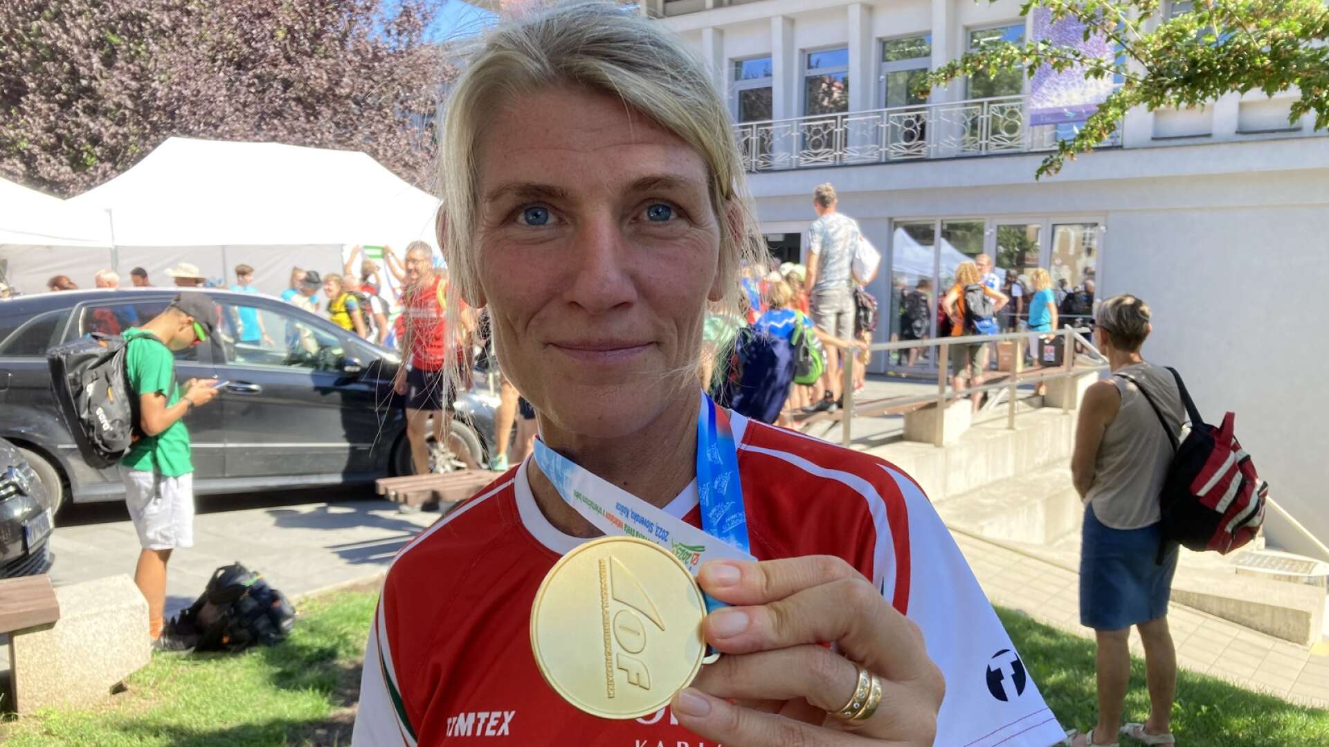 Linda Take tog två guld i veteran-VM i orientering i fjol. I år ska hon ställa upp i VM i både orientering och friidrott. Det sistnämnda går i Göteborg.