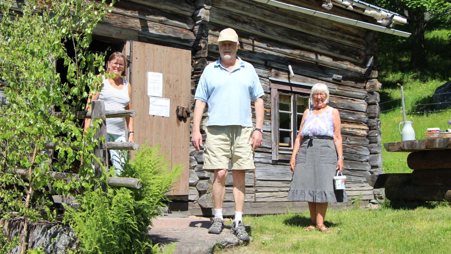 Lillemor Nilsson, Ingemar Bengtsson och Kerstin Jonsson Tengvall, sköter finngården Kallstan i Rikkenberget.