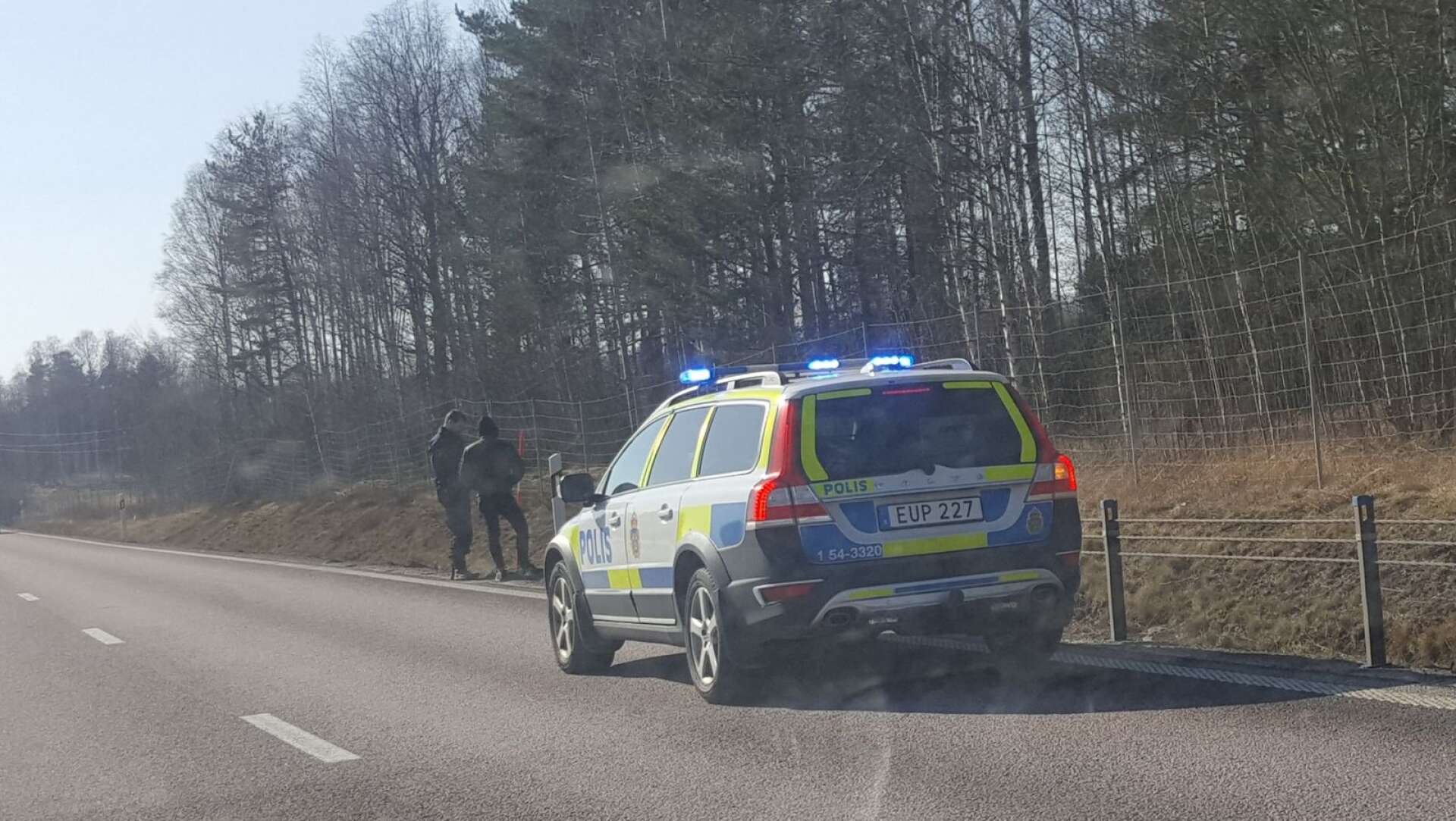 En person misstänks för smitning och vårdslöshet i trafik efter trafikolyckan norr om Åmål i torsdags.
