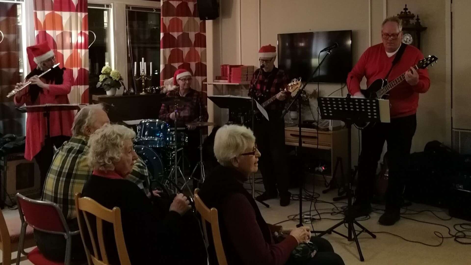 Vispopparna sjunger kända jullåtar.