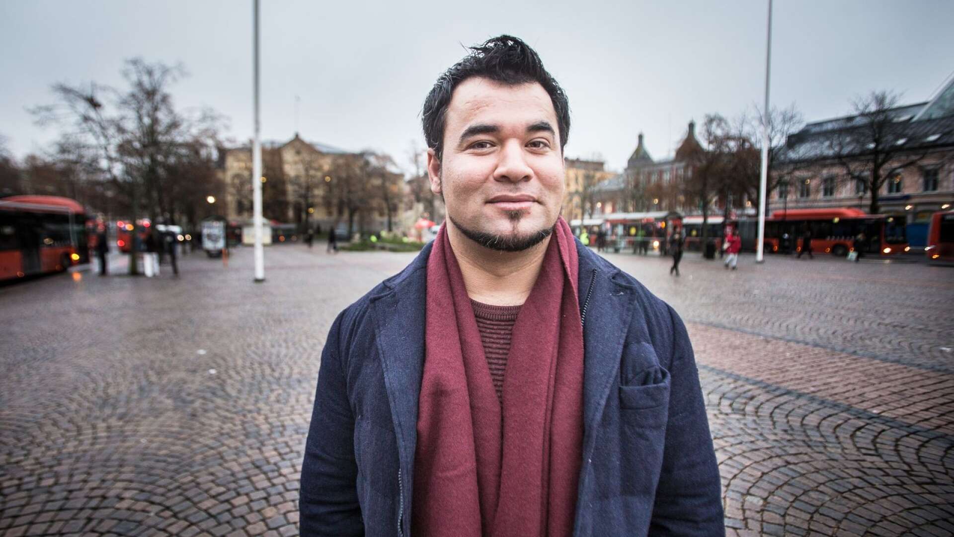 I dag är det internationella migrationsdagen. Jawed Safi, 32, var en av de migranter som tog sig till Sverige under flyktingkrisen 2015. Han flydde från Afghanistan för att kunna överleva och i dag lever han ett tryggt liv, med sin familj, i Karlstad.