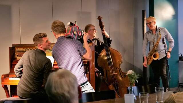 Magnus Döleruds Trio stod för förstklassig underhållning hos Seffle Jazz Club - enligt Stig Andersson och av allt att döma många med honom.