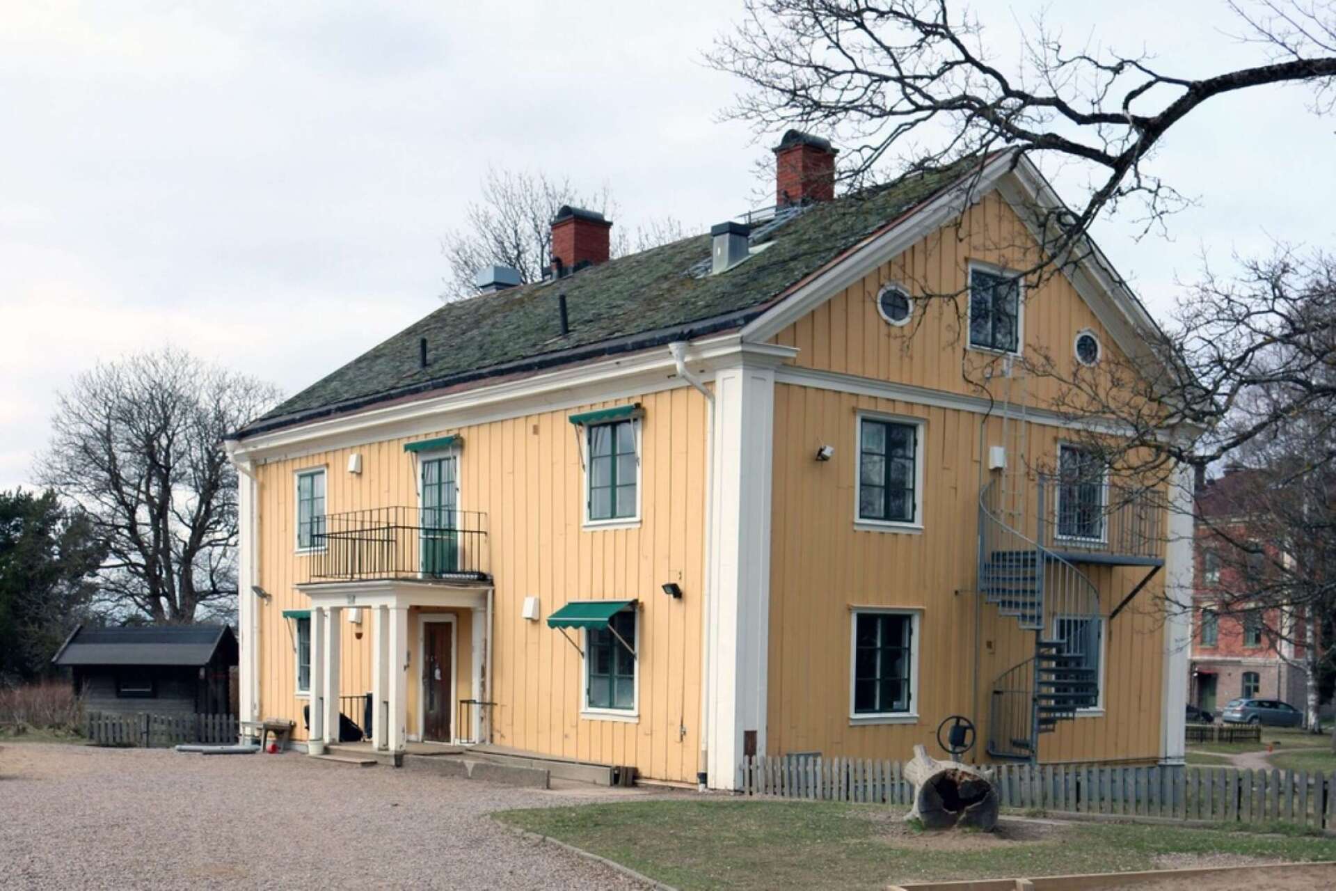 Fastigheten Gustavsberg 4 och 5, med Gustavsbergs herrgård och intilliggande byggnad, säjs av Kristinehamns kommun.