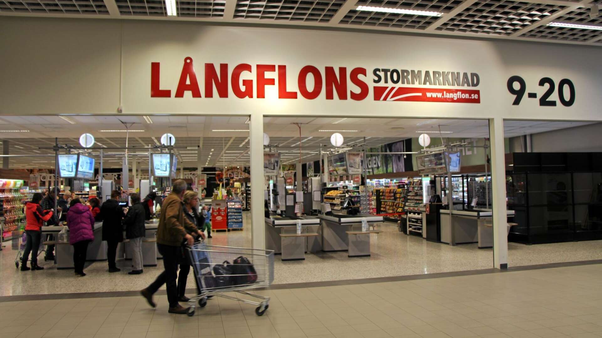 Ägarna av Långflons stormarknad vill att ägarna av köpcentrumet betalar kompensation för Gottebitens etablering.
