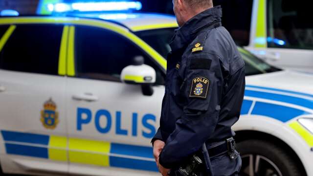 Polis larmades under natten till en elektronikbutik i Kristinehamn med anledning av ett inbrott. 