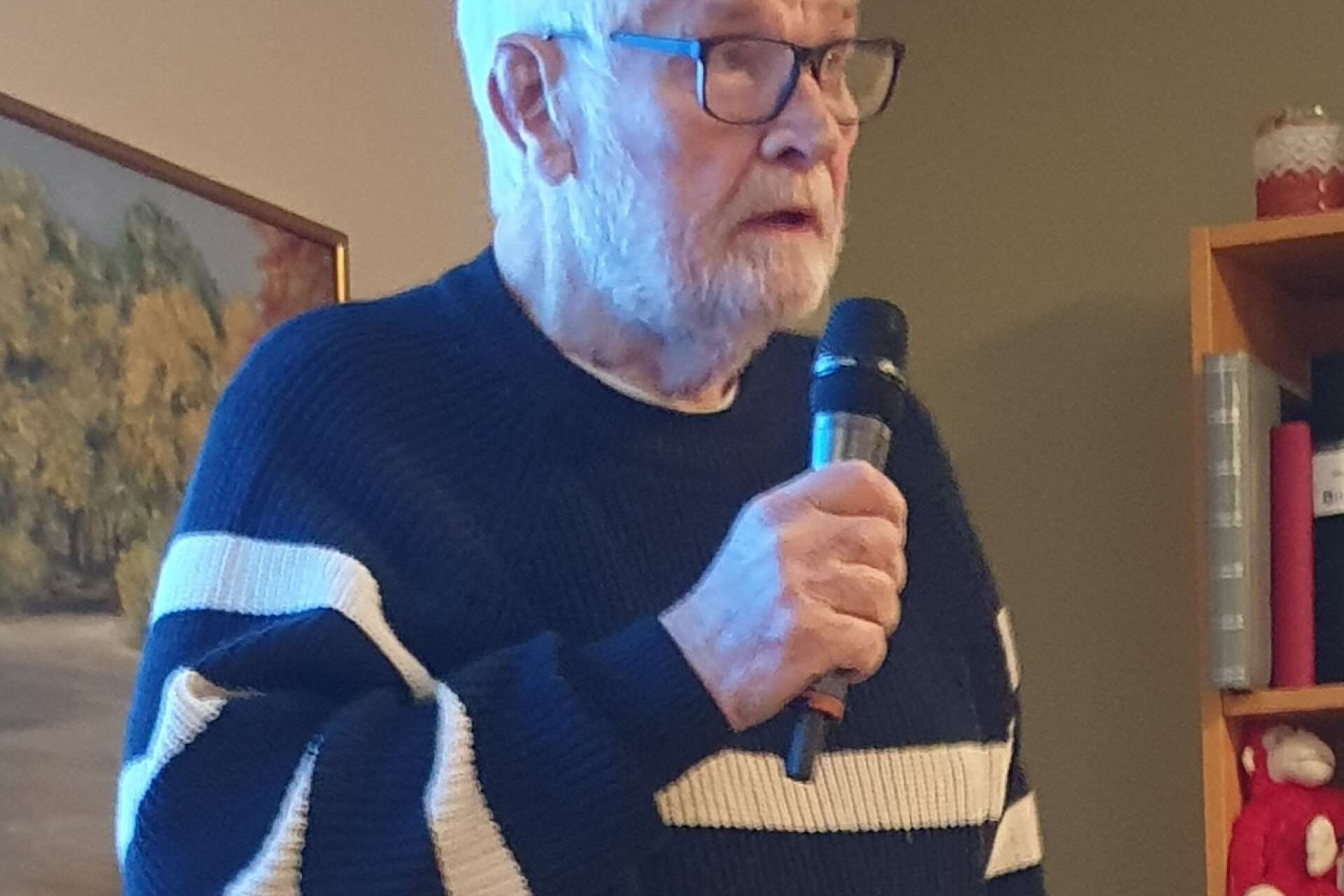 Håkan Carlsson, konstnär och före detta pilot, höll föredrag hos Lions i Hjo.