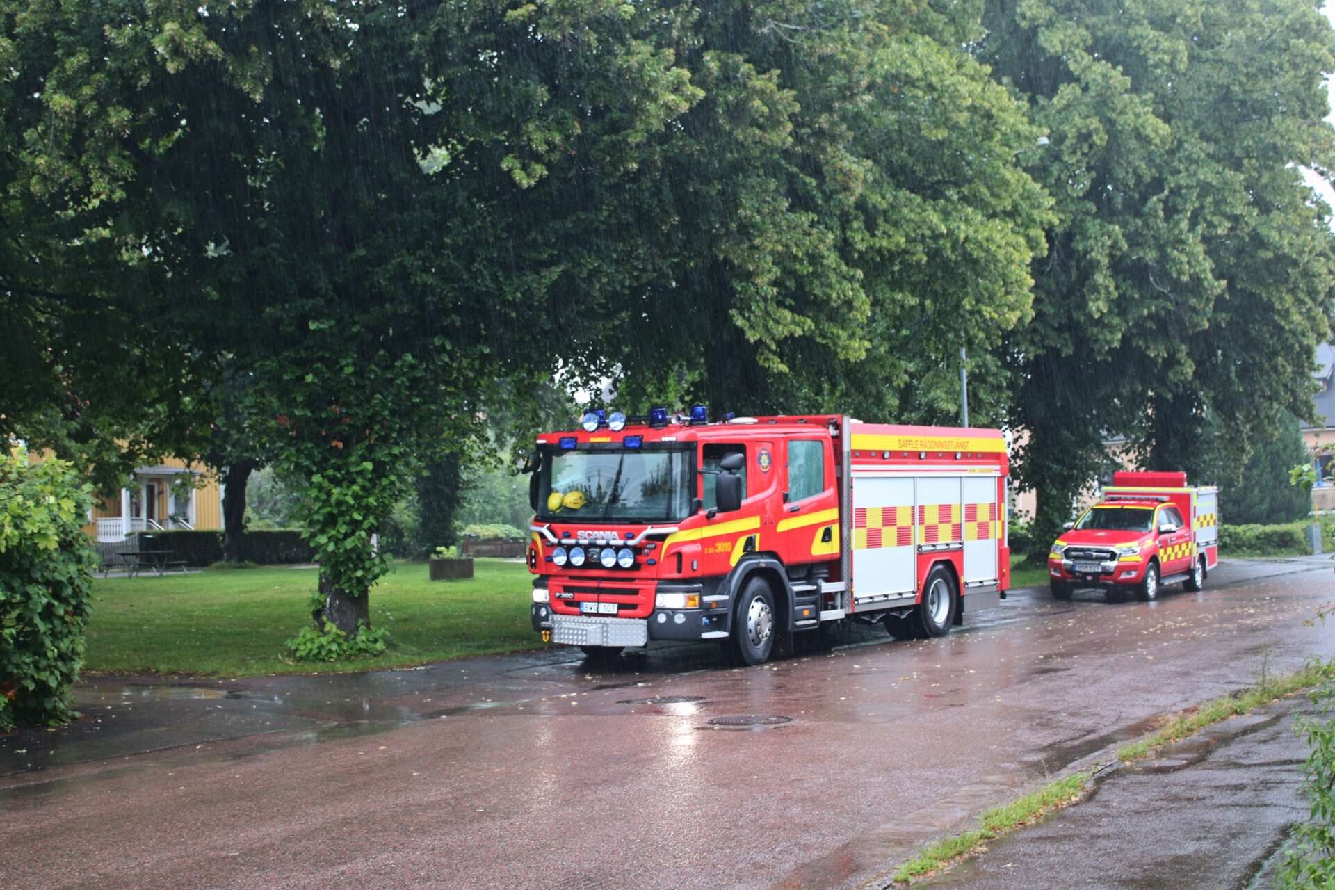 Räddningstjänsten fick på måndagen rycka ut till flera översvämmade fastigheter i Säffle.