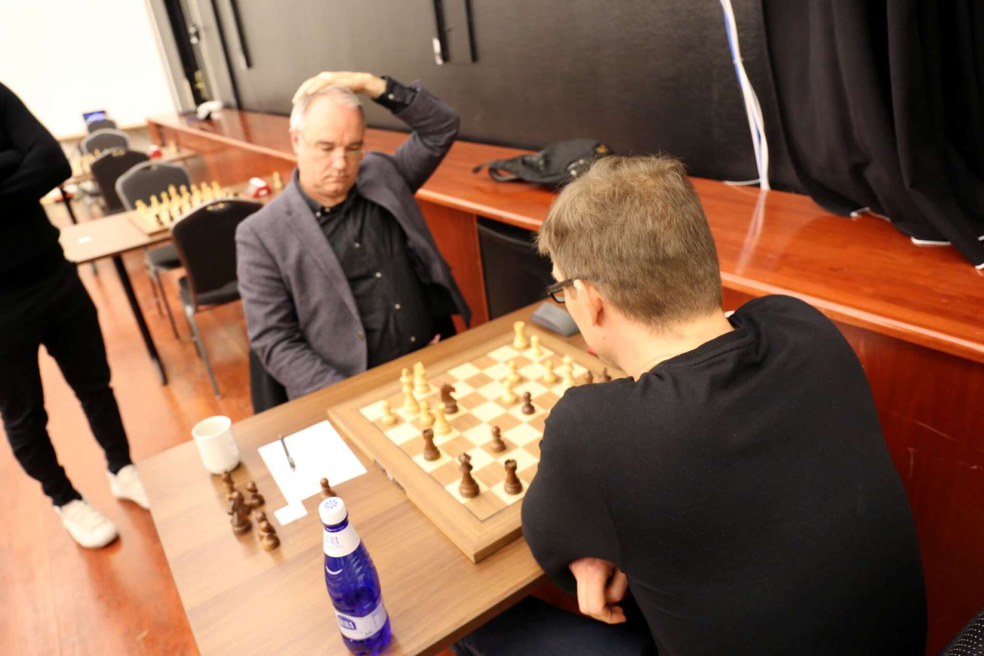 I slutspelet av rond sex var det de skickliga spelarna Jan Lundin och Juri Krupenski som mötte varandra.