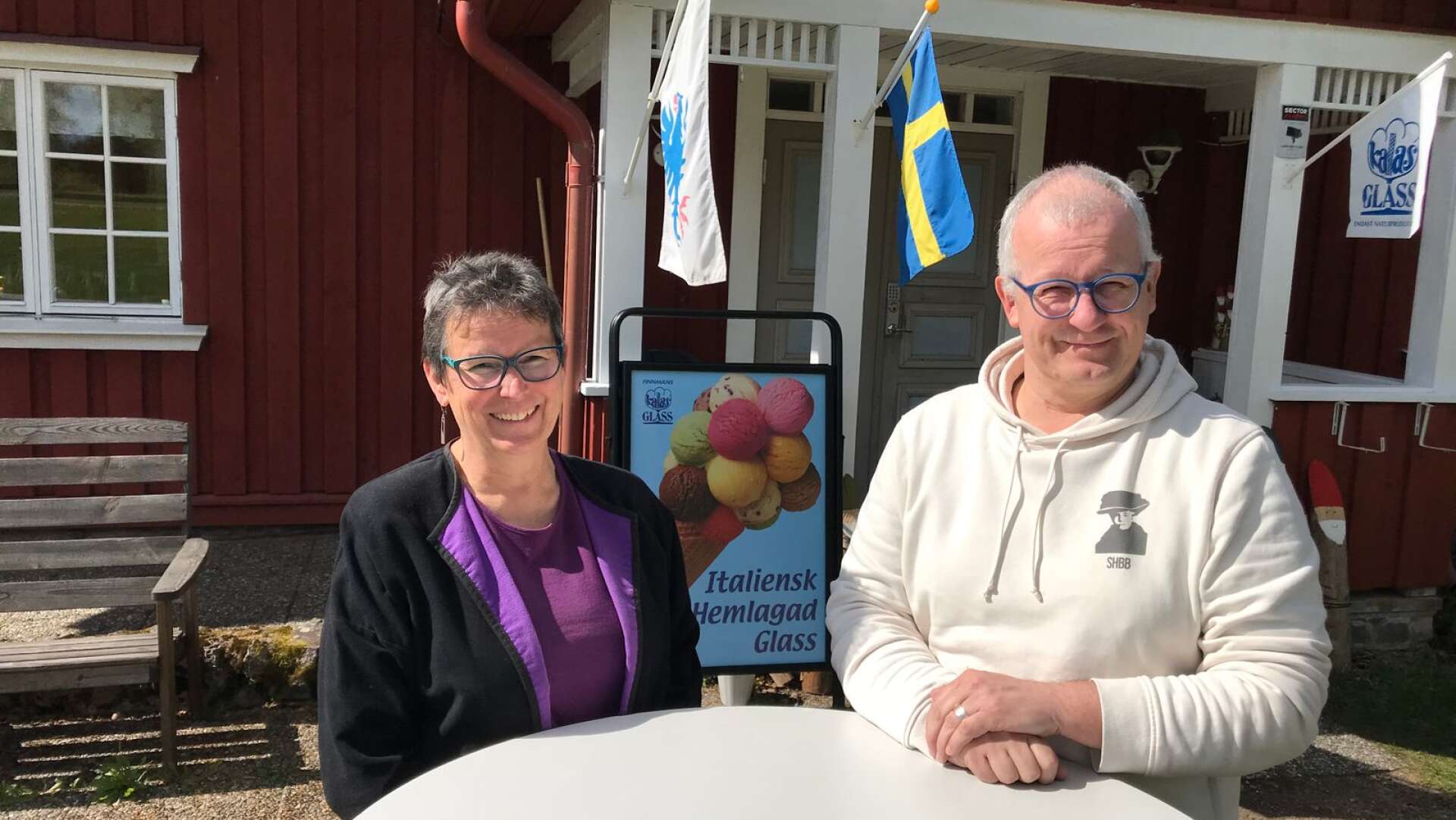Inge Lokker och Marco Hollander öppnar glasscafé på Sunne hembygdsgård B&amp;B. 
