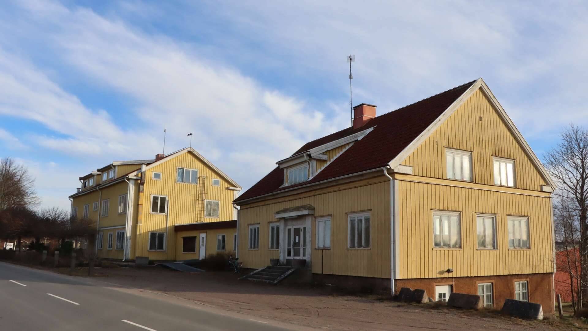 Husen mitt i Skagersvik som enligt förslag ska jämnas med marken. 