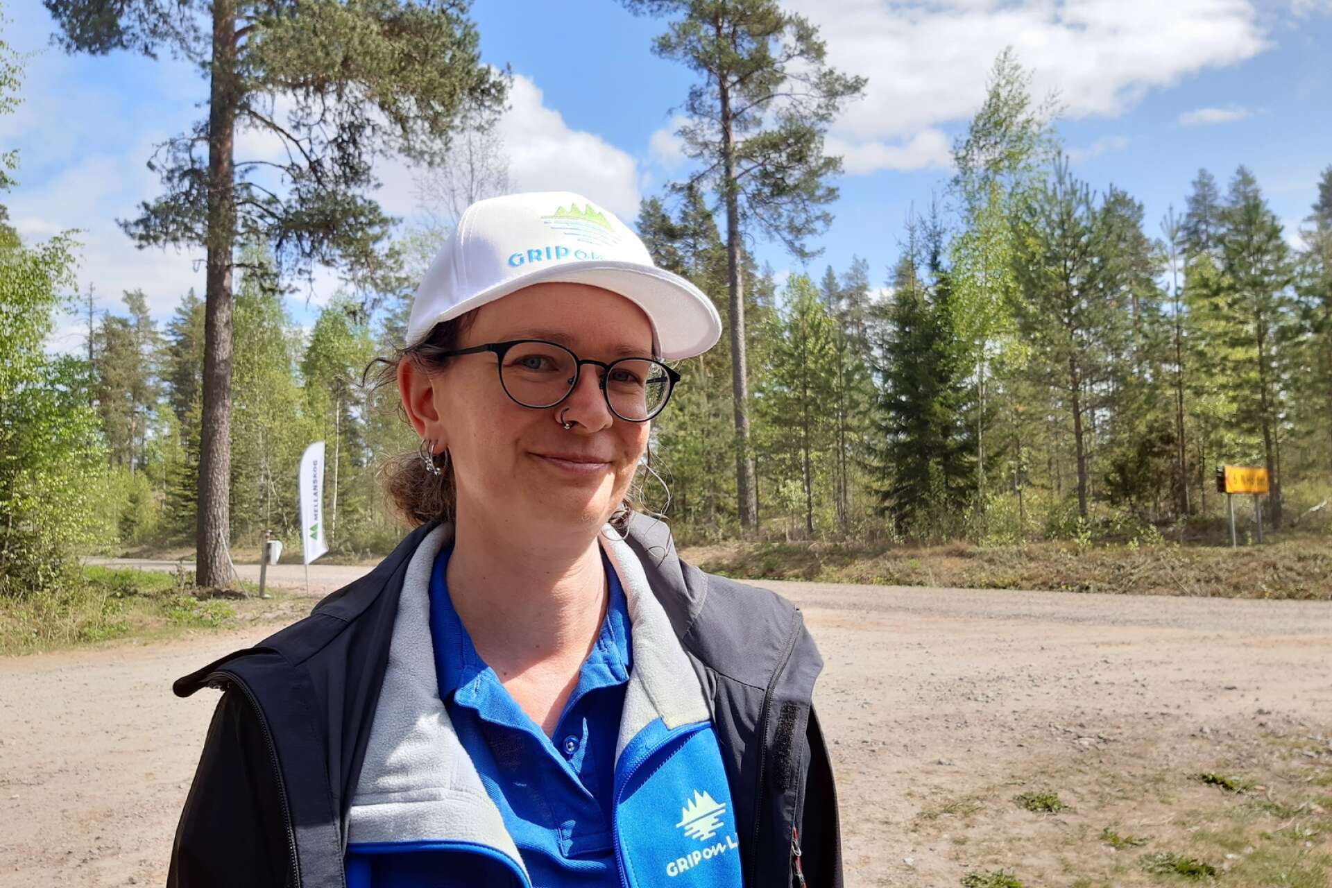 Teresa Jonsson, projektledare för Skogens vatten, informerade om vattnets betydelse vid informationsskyltarna längs vattenslingan. 