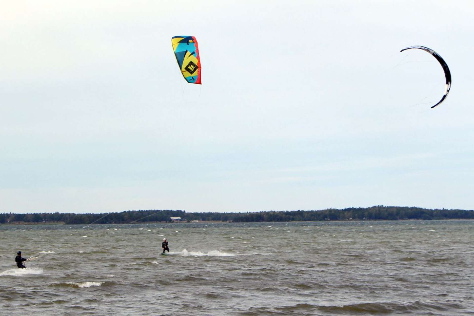 Kitesurfing är riskfyllt. Det gäller bland annat att inte krocka med varandra.