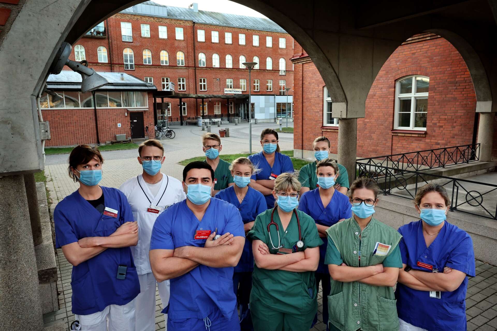 Läkarna har tröttnat på nedläggningshoten mot akuten i Lidköping. I en debattartikel skriver akutläkaren Armen Hovannisyan om hur det är att ständigt arbeta i motvind med en klump i magen. 