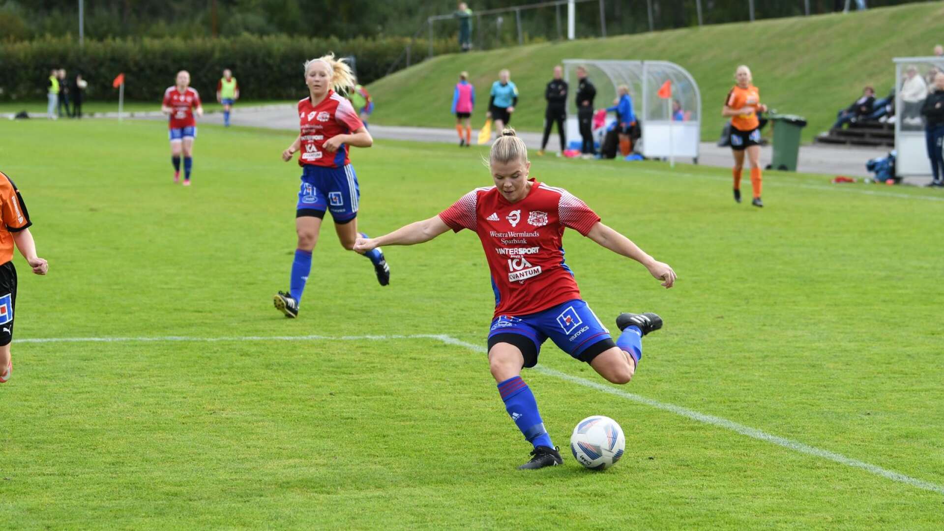 Julia Martinsson stod för båda Edas mål i matchen mot Västerås på söndagen. AN Arkiv