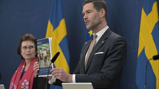 Bistånds- och utrikeshandelsminister Johan Forssell höll i förra veckan pressträff för att presentera reformagendan för biståndet. På bilden syns också Gudrun Brunegård (KD), biståndspolitisk talesperson.