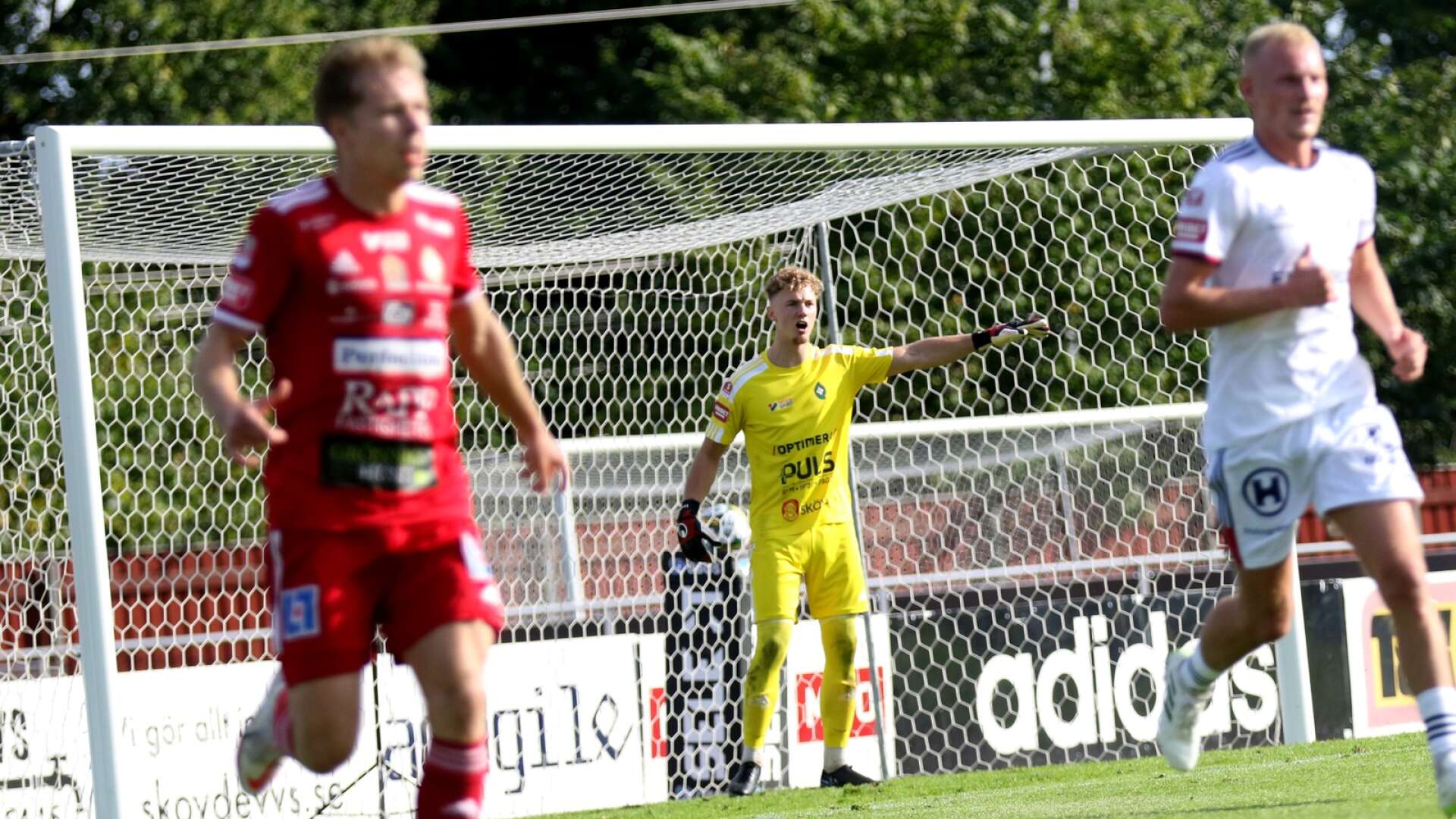 Skövde AIK och målvakten Otto Lindell förlorade hemmamötet mot topplaget Östers IF.