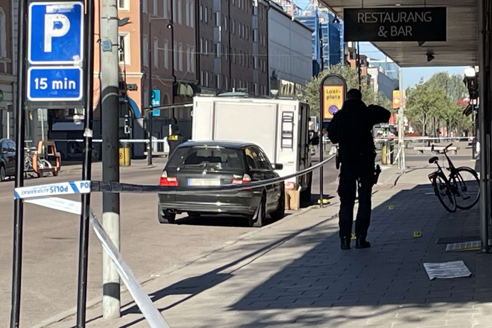 Polisen arbetar med spårsäkring efter misstänkta mordförsöket i centrala Karlstad.