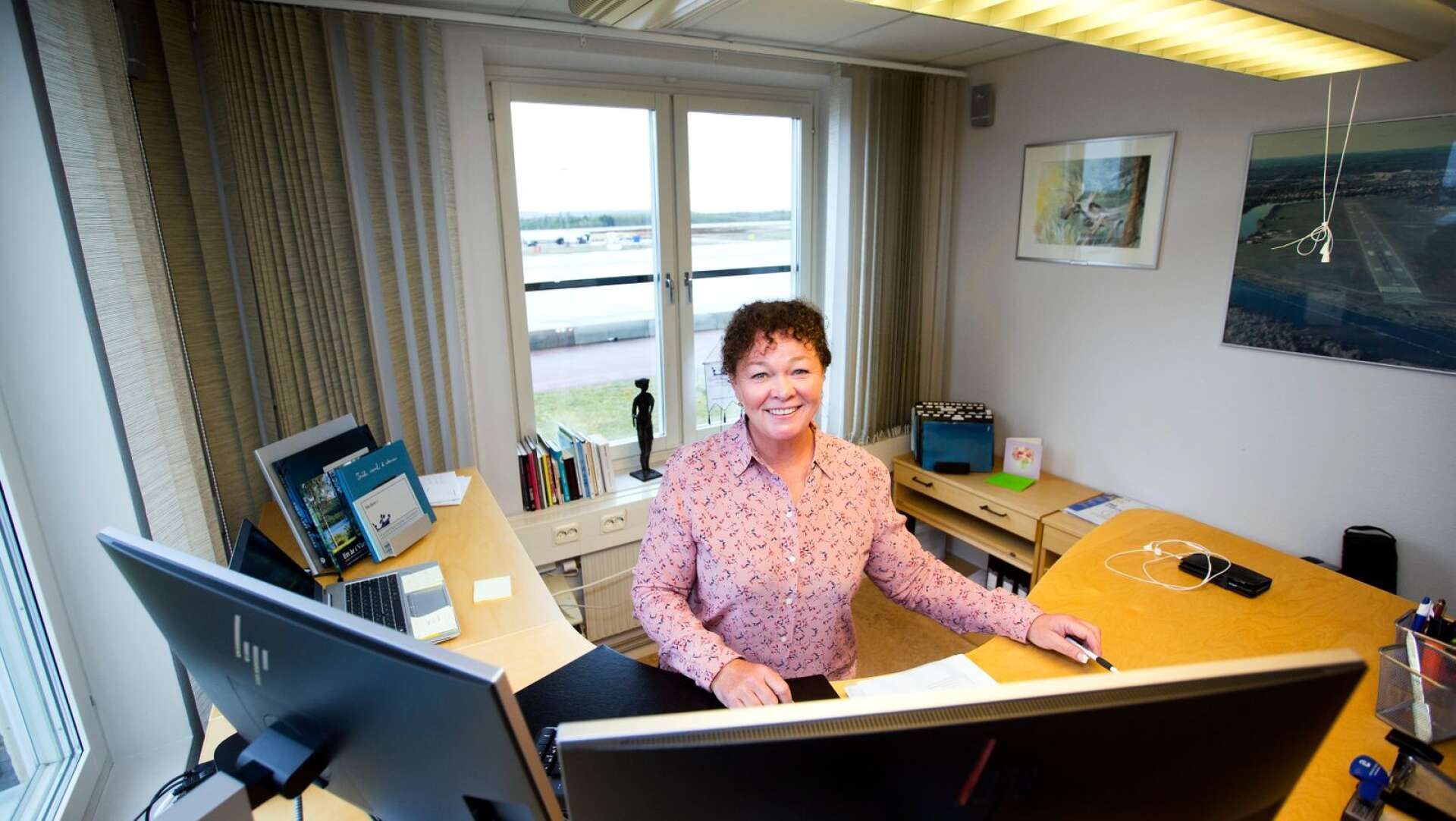 Camilla Sperling, chef för Karlstads flygplats, välkomnar beskedet att hennes arbetsplats blir ny beredskapsflygplats.