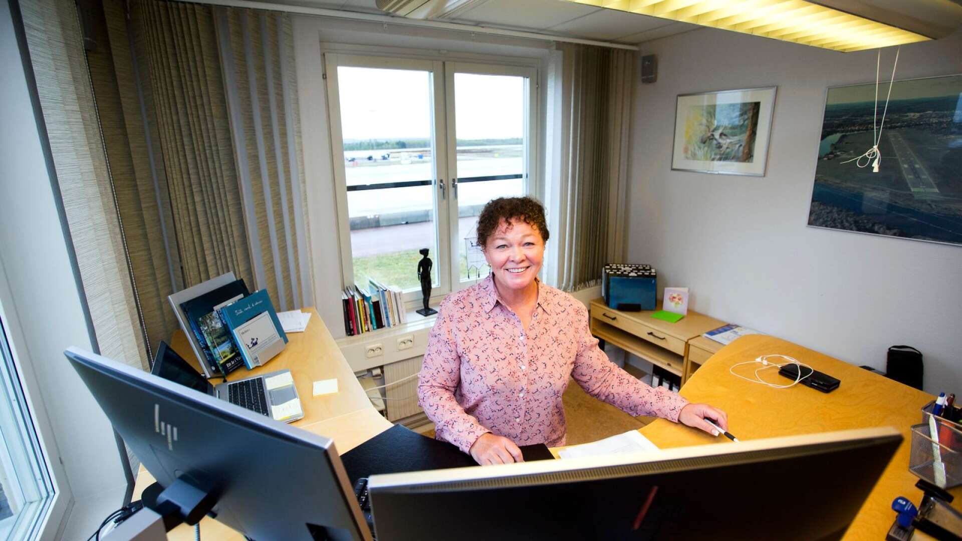 Den 1 april gjorde Camilla Sperling sin första dag som ny vd för Karlstads flygplats, Med erfarenheter både som pilot och administrativ från flygbranschen ska hon vända de negativa trafiksiffrorna på flygplatsen.